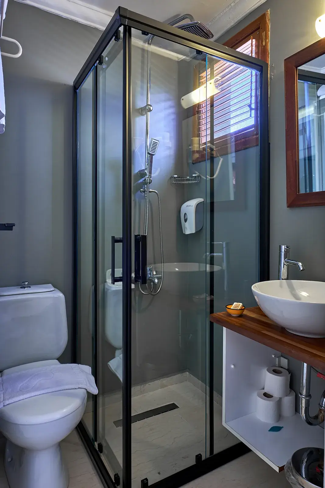 Aquaprincess Hotel - Bathrooms