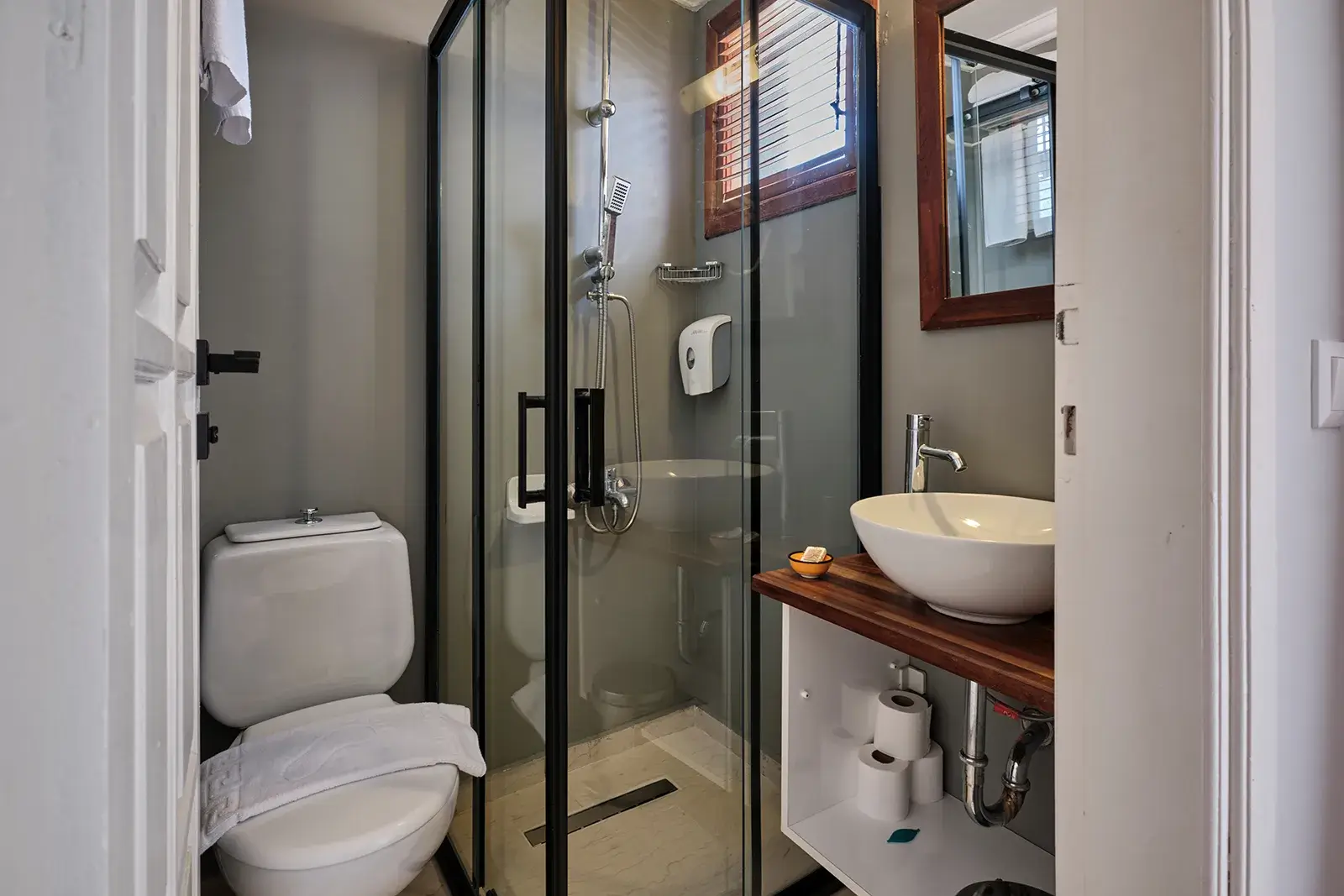 Aquaprincess Hotel - Bathrooms